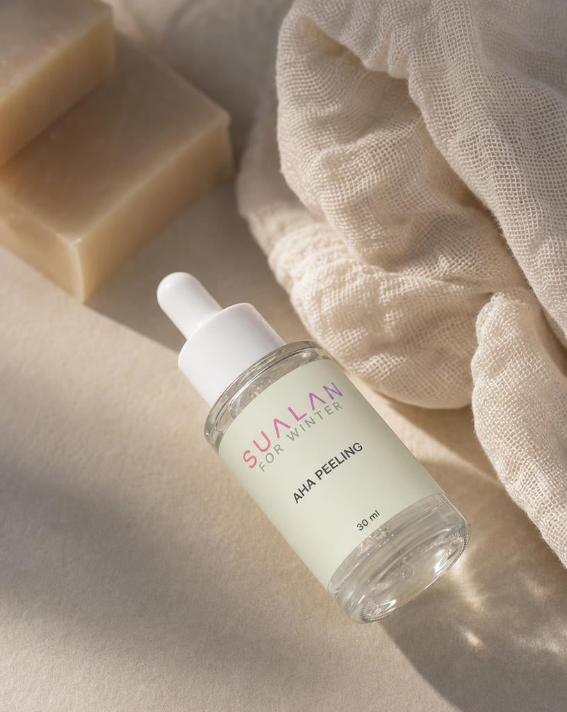 Sualan Cosmetics THE AHA PEELING, imagen editorial de producto · Exfoliante, disponible en España