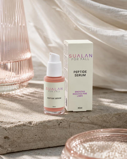 Sualan Cosmetics THE PEPTIDE SERUM, imagen editorial premium del producto · Sérum / booster, disponible en España