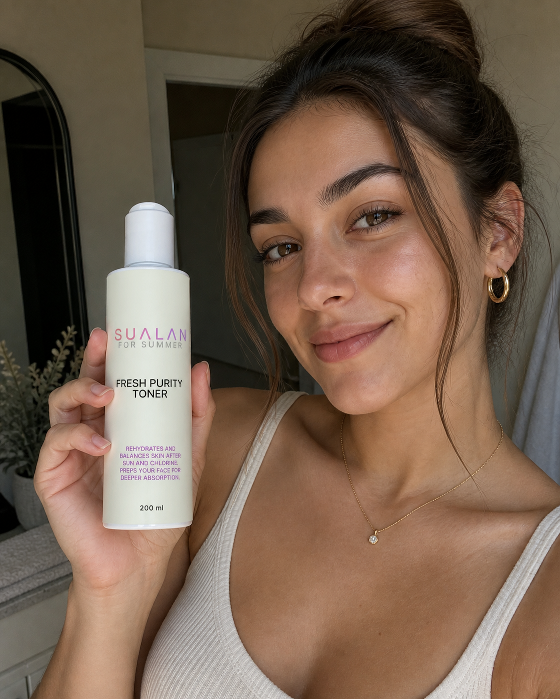 Sualan Cosmetics THE FRESH PURITY TONER, reseña visual UGC con el producto · Tónico / bruma, disponible en España